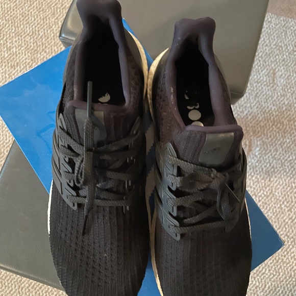 Adidas Ultra Boost Women 10.5 (Lightly Used) - Picture 4 of 4